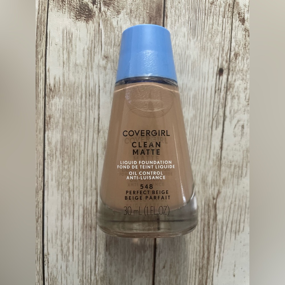 COVERGIRL Clean Matte Oil Control Liquid Foundation 548 Perfect Beige 1 fl oz - Picture 8 of 10